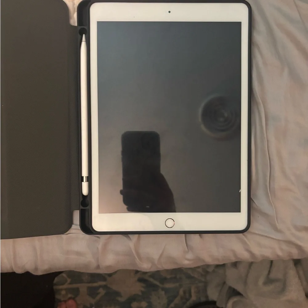 Apple iPad rose gold 8th generation 10.2 Apple Pencil included WORKS like new